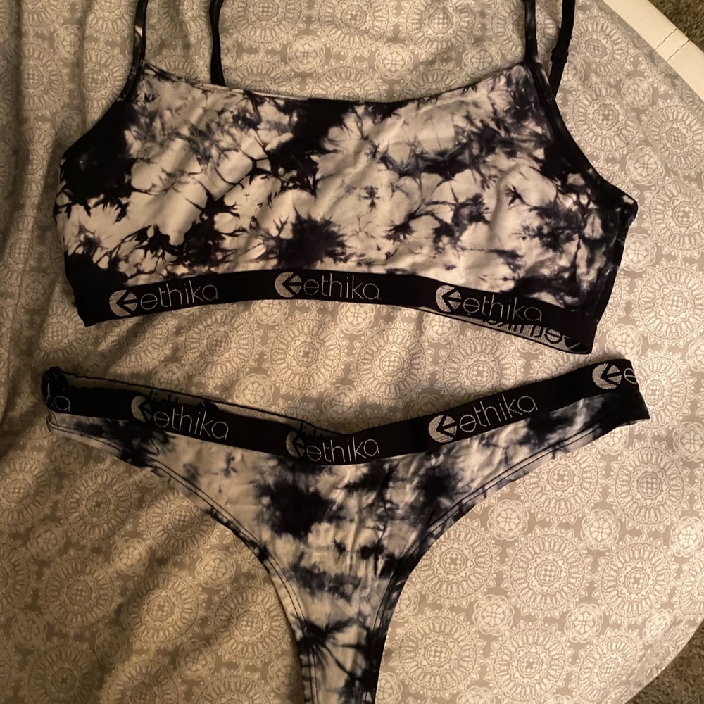 Ethica bra set.